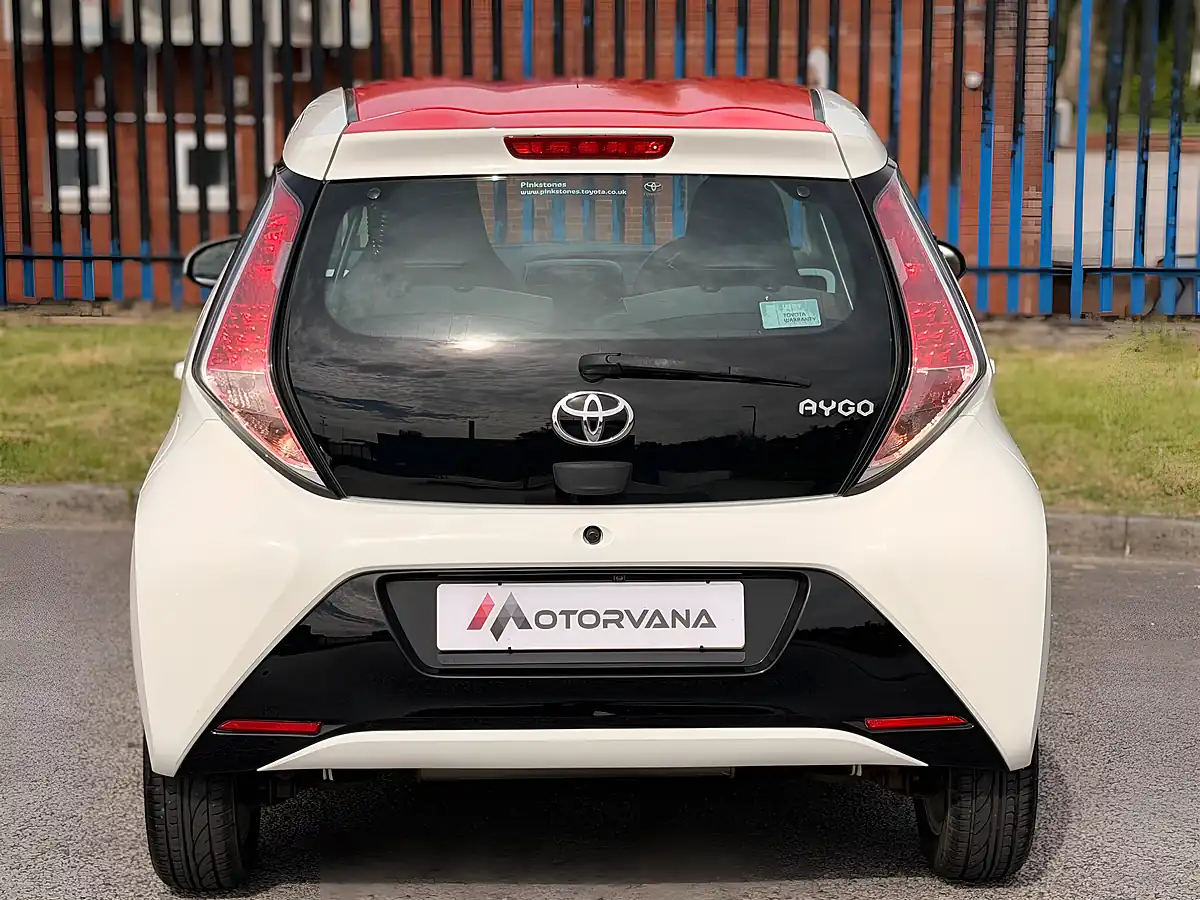 Used 2014 Toyota Aygo X-Pression White - Interior and Exterior details 7