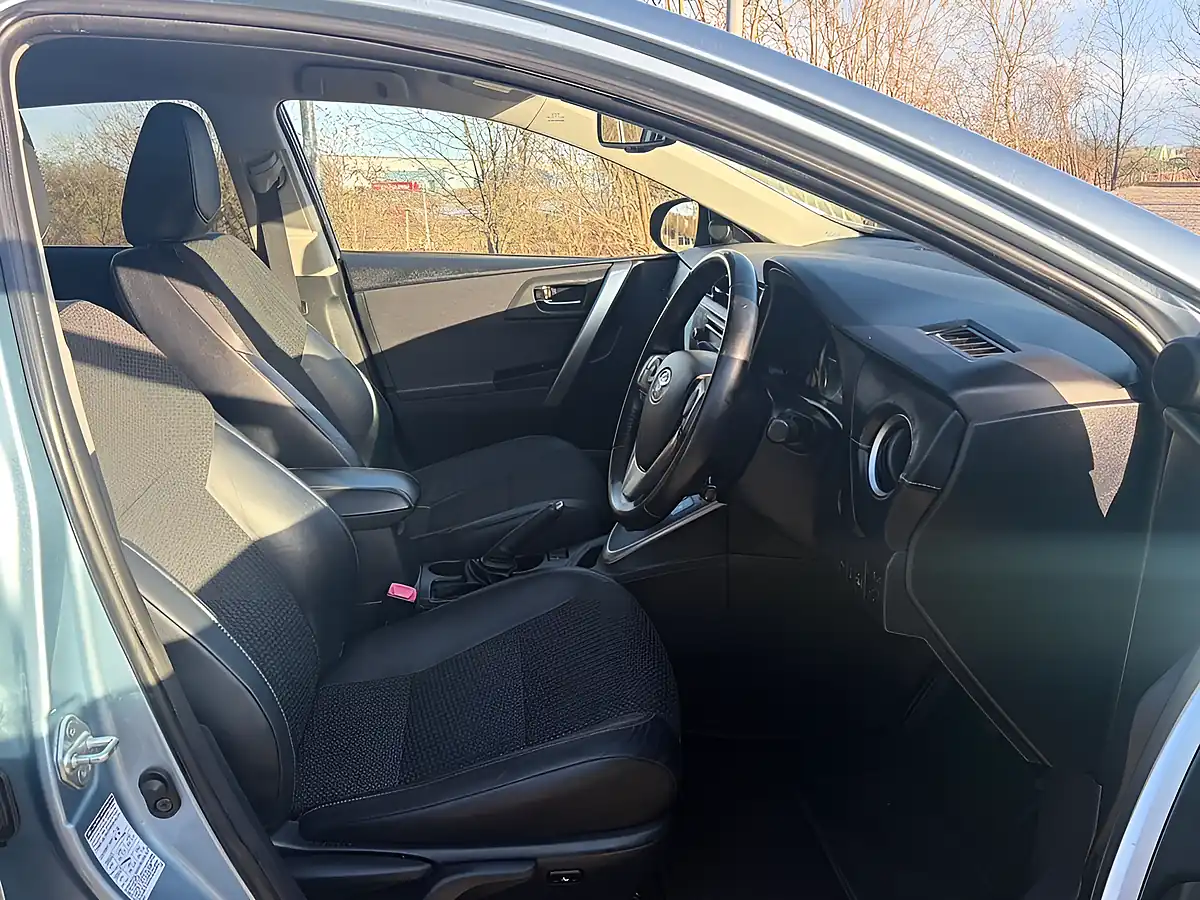 Used 2014 Toyota Blue - Interior and Exterior details 12
