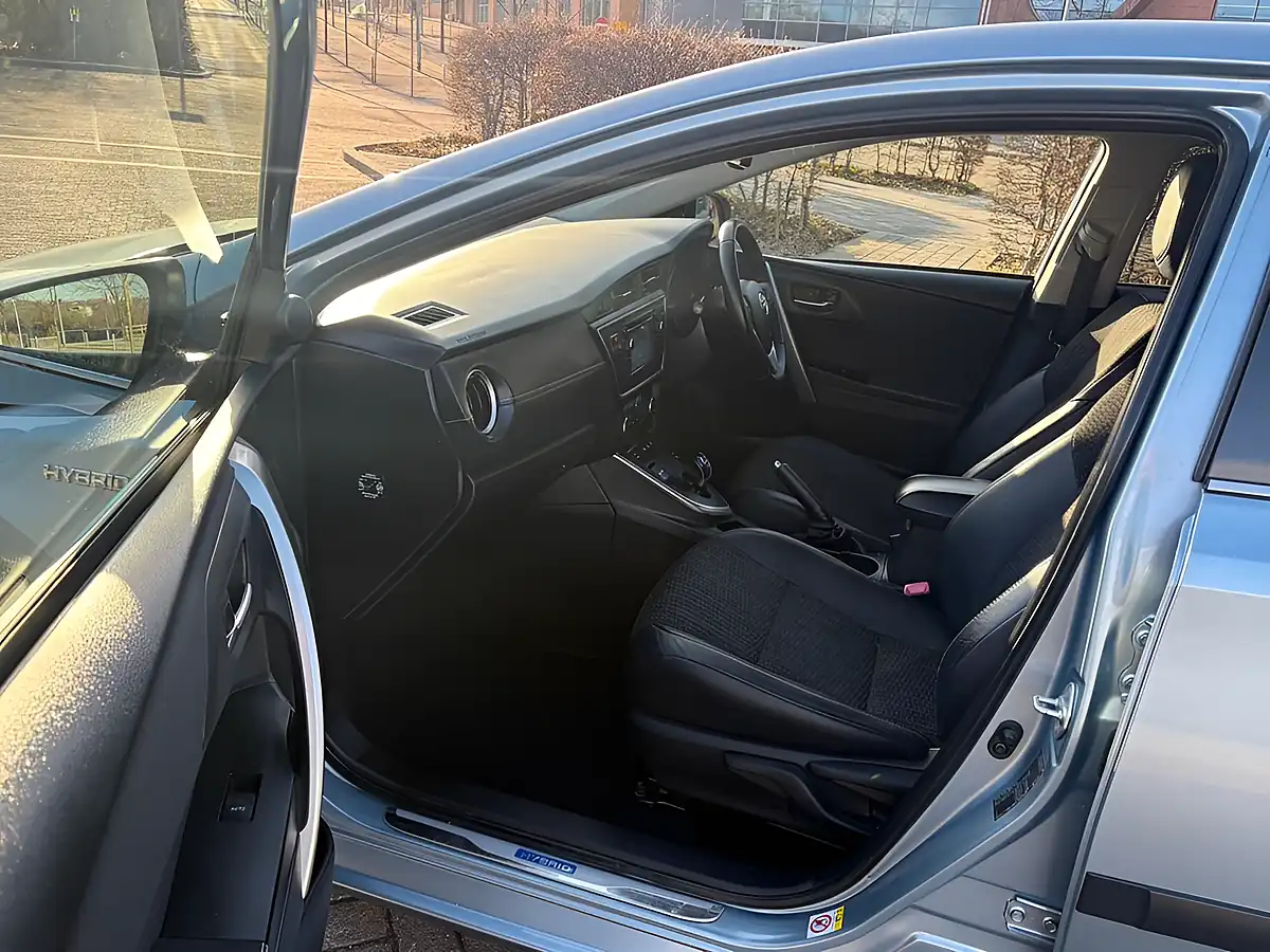 Used 2014 Toyota Blue - Interior and Exterior details 17