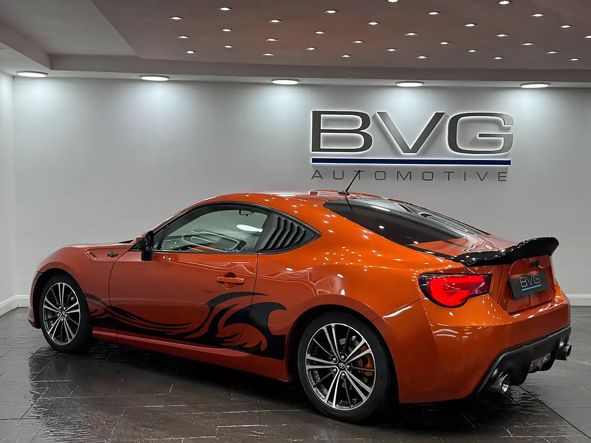 Used 2014 Toyota GT86 Coupe Orange - Interior and Exterior details 11