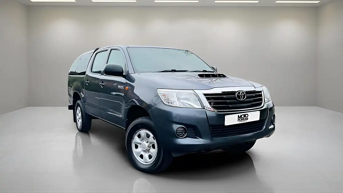 Used 2014 Toyota Hilux Active Grey - Front View