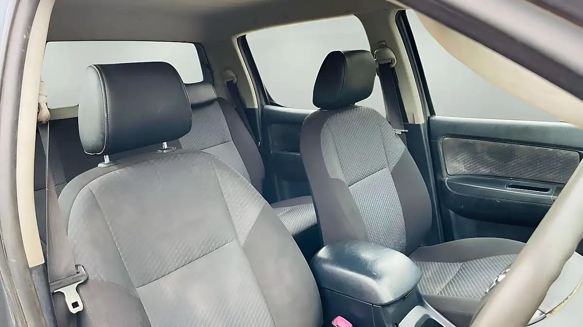 Used 2014 Toyota Hilux Active Grey - Interior and Exterior details 10