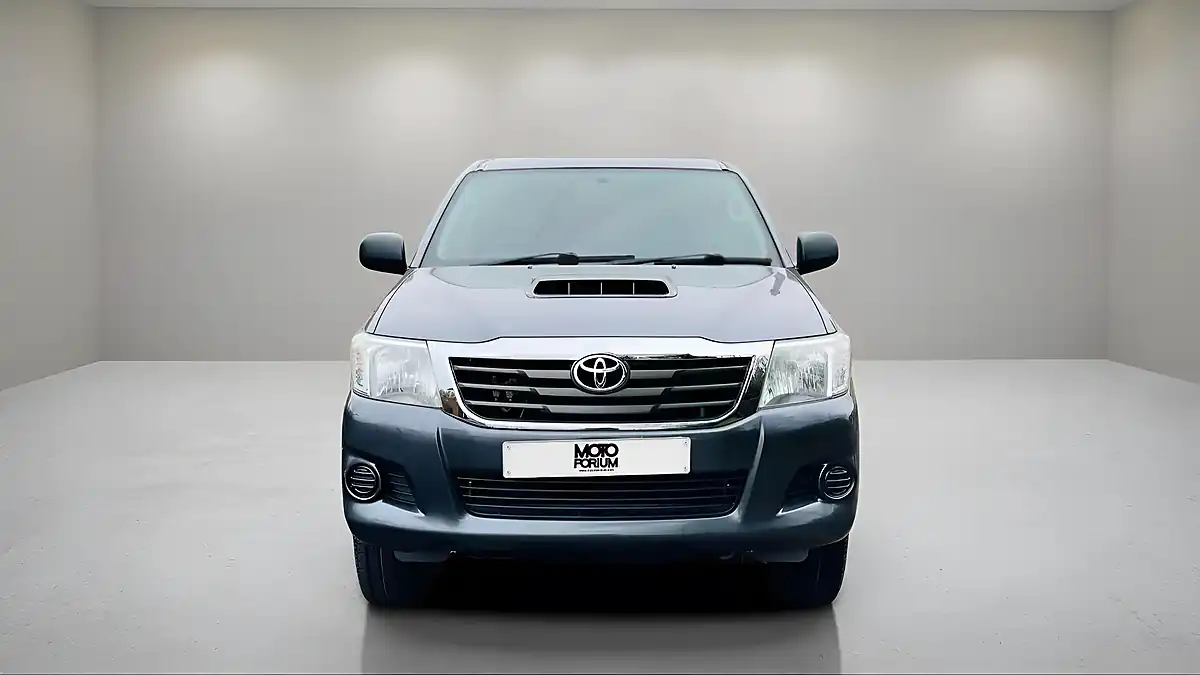 Used 2014 Toyota Hilux Active Grey - Interior and Exterior details 3