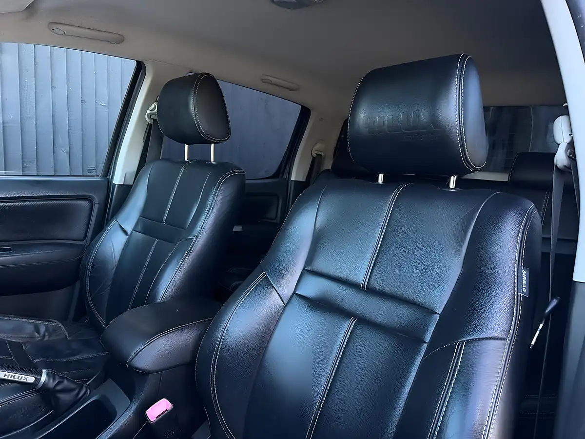 Used 2014 Toyota Hilux Invincible Grey - Interior and Exterior details 14