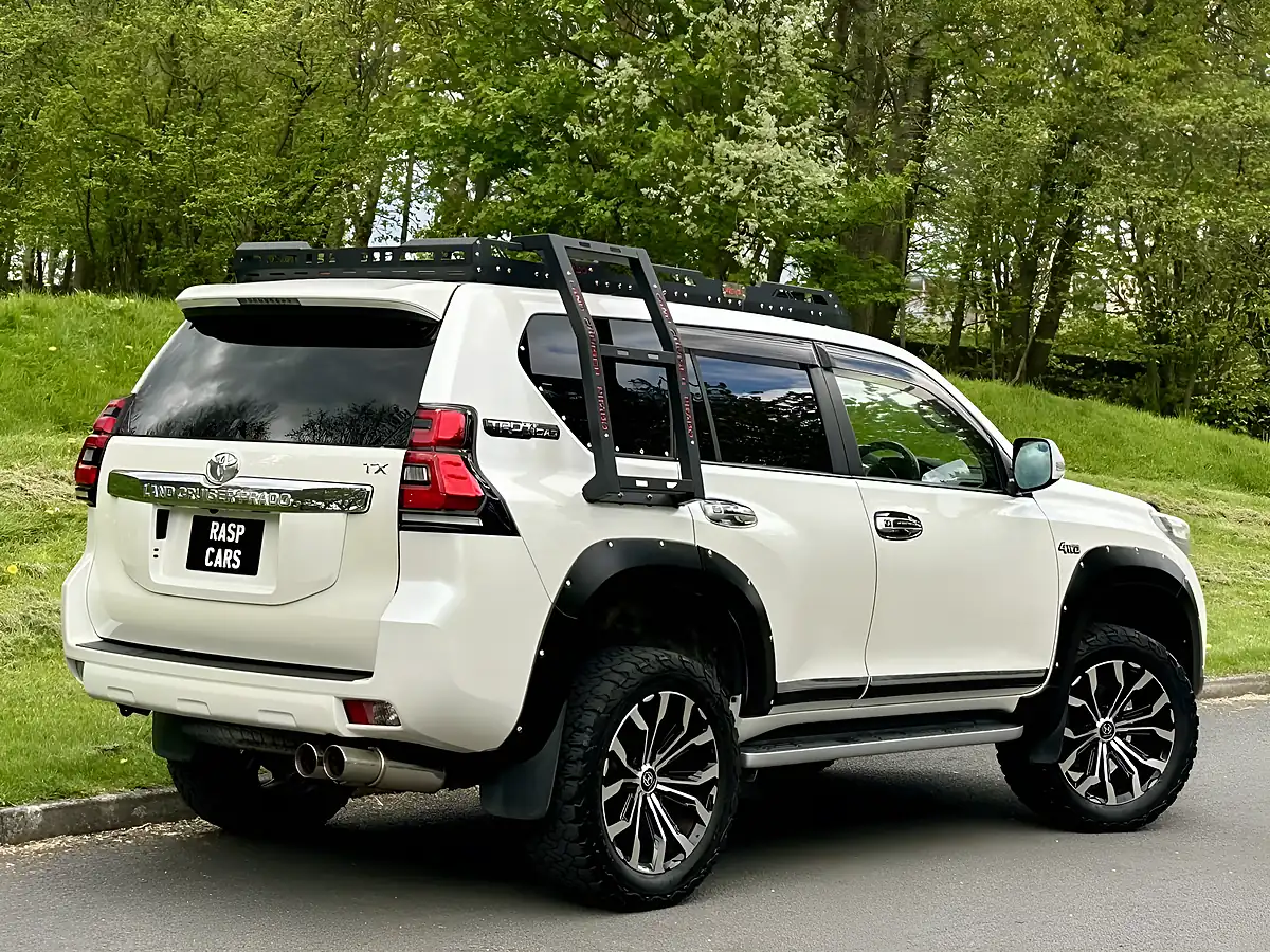 Used 2014 Toyota Land Cruiser Prado Tx White - Interior and Exterior details 10