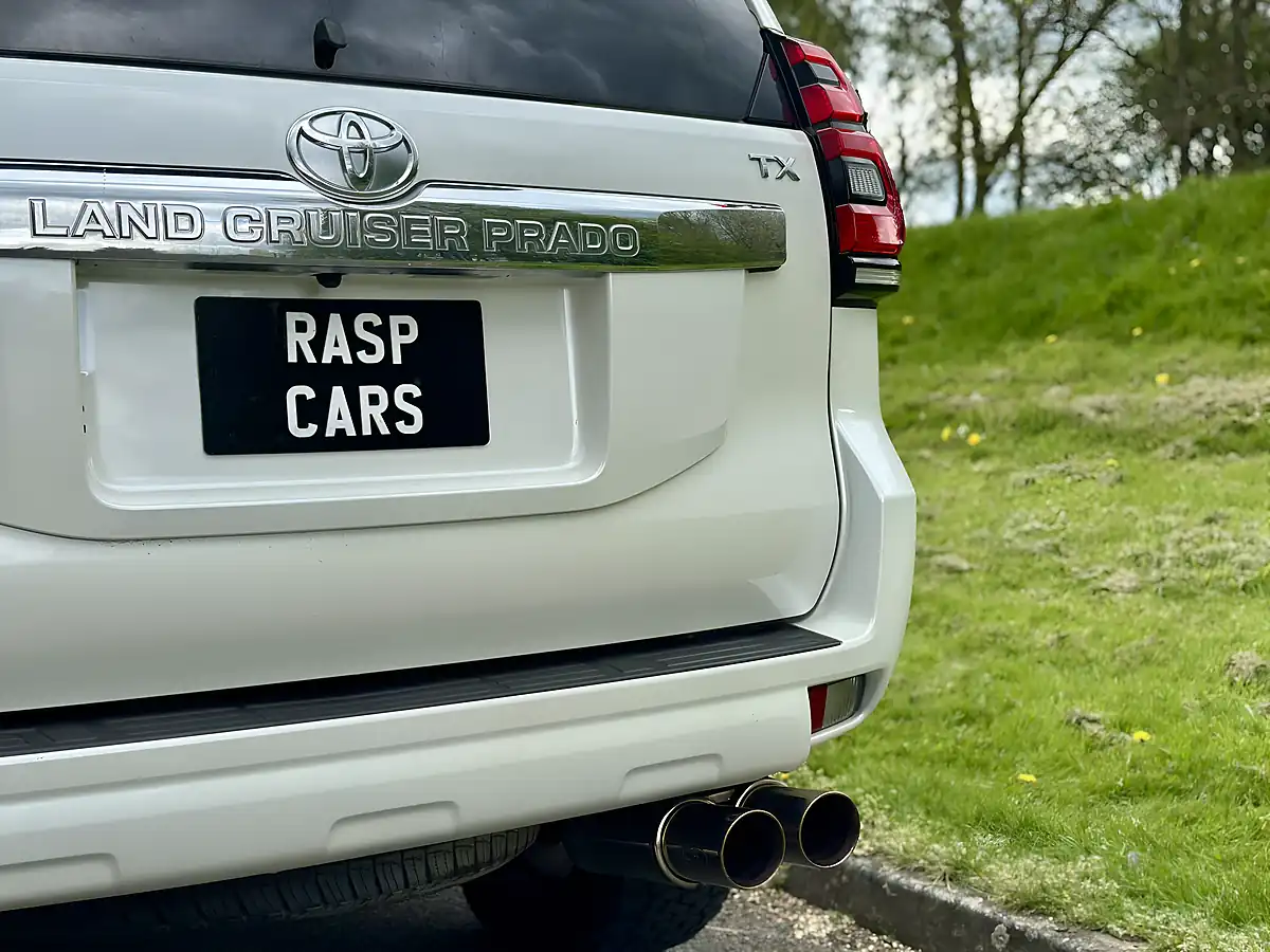 Used 2014 Toyota Land Cruiser Prado Tx White - Interior and Exterior details 11