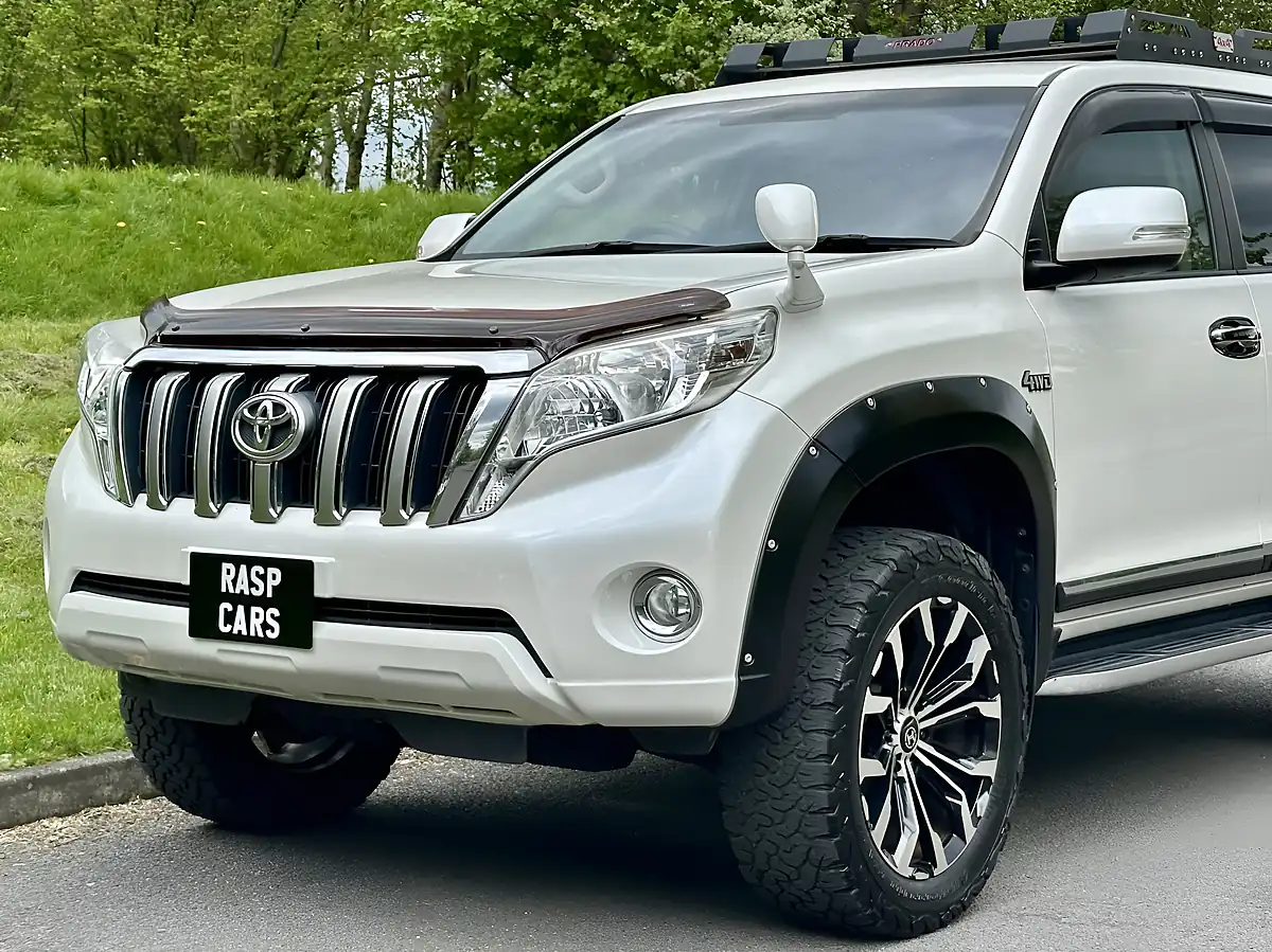 Used 2014 Toyota Land Cruiser Prado Tx White - Interior and Exterior details 16