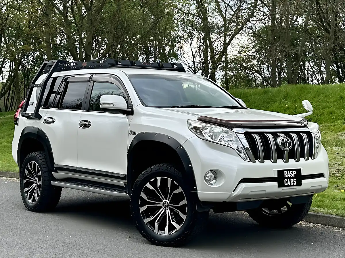 Used 2014 Toyota Land Cruiser Prado Tx White - Interior and Exterior details 3