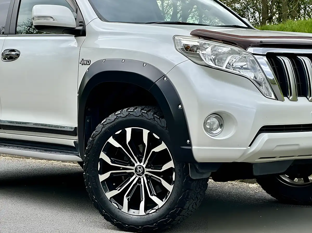 Used 2014 Toyota Land Cruiser Prado Tx White - Interior and Exterior details 5