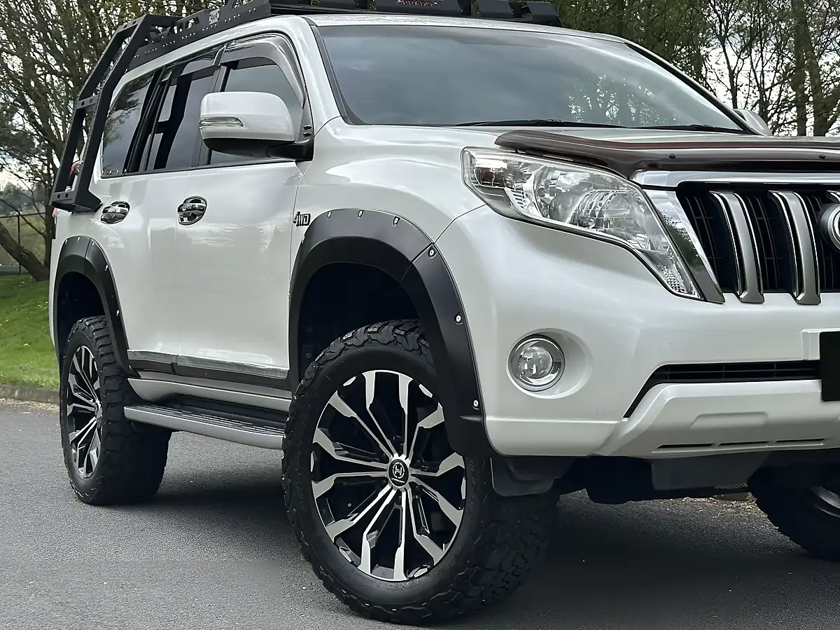 Used 2014 Toyota Land Cruiser Prado Tx White - Interior and Exterior details 6