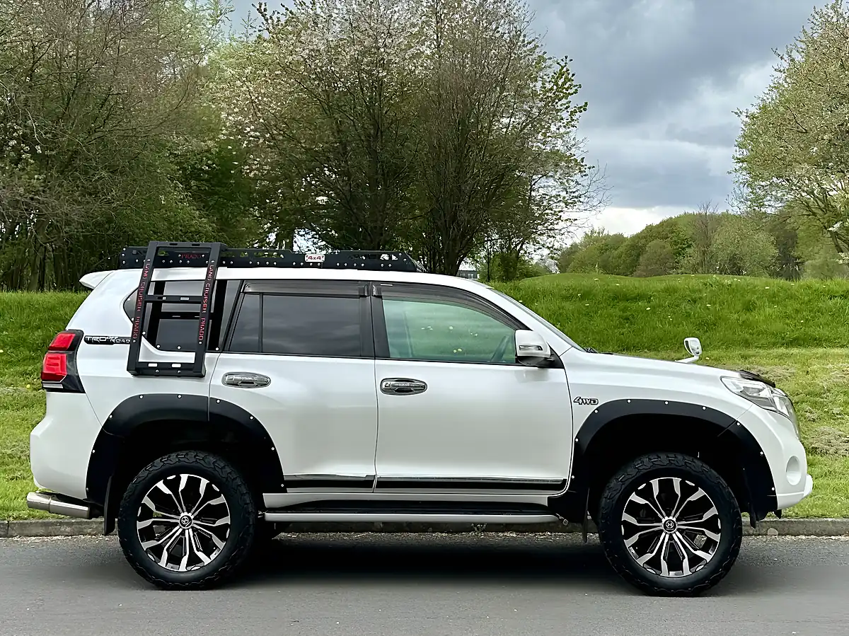 Used 2014 Toyota Land Cruiser Prado Tx White - Interior and Exterior details 7