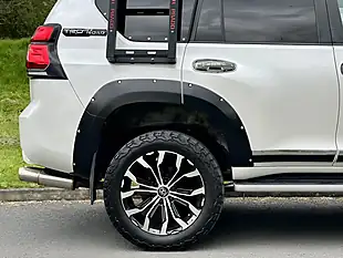 Used 2014 Toyota Land Cruiser Prado Tx White - Interior and Exterior details 8