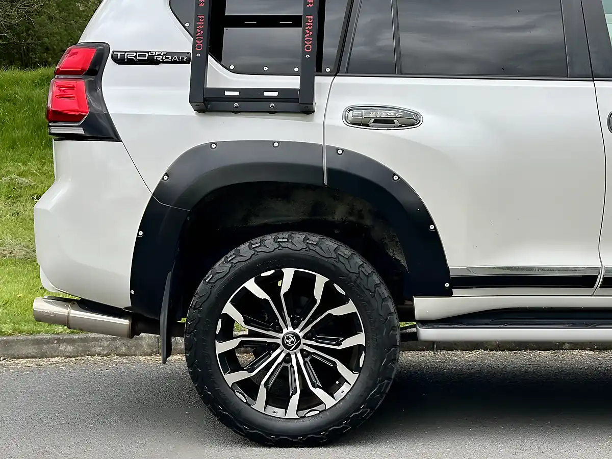 Used 2014 Toyota Land Cruiser Prado Tx White - Interior and Exterior details 8