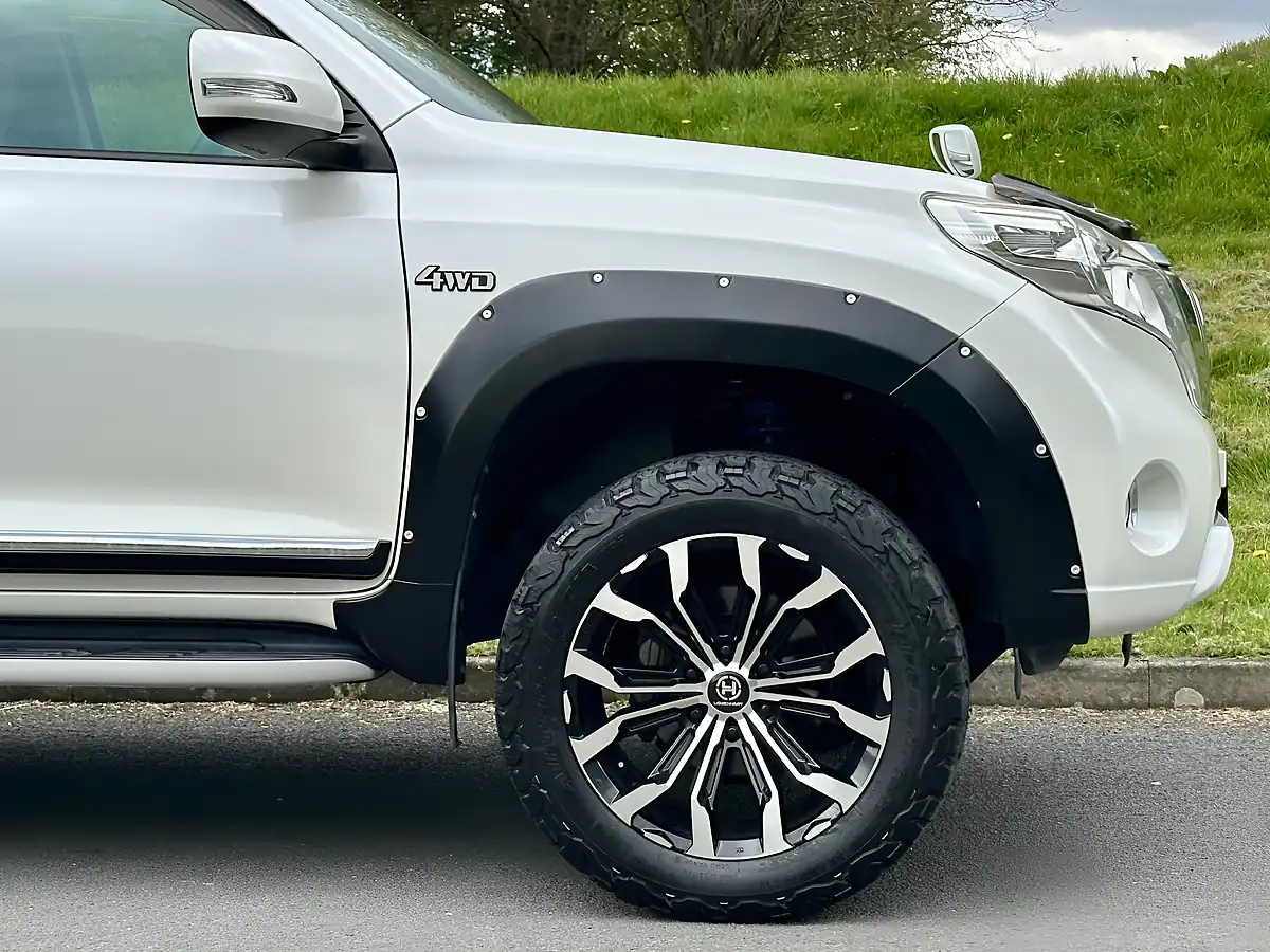 Used 2014 Toyota Land Cruiser Prado Tx White - Interior and Exterior details 9