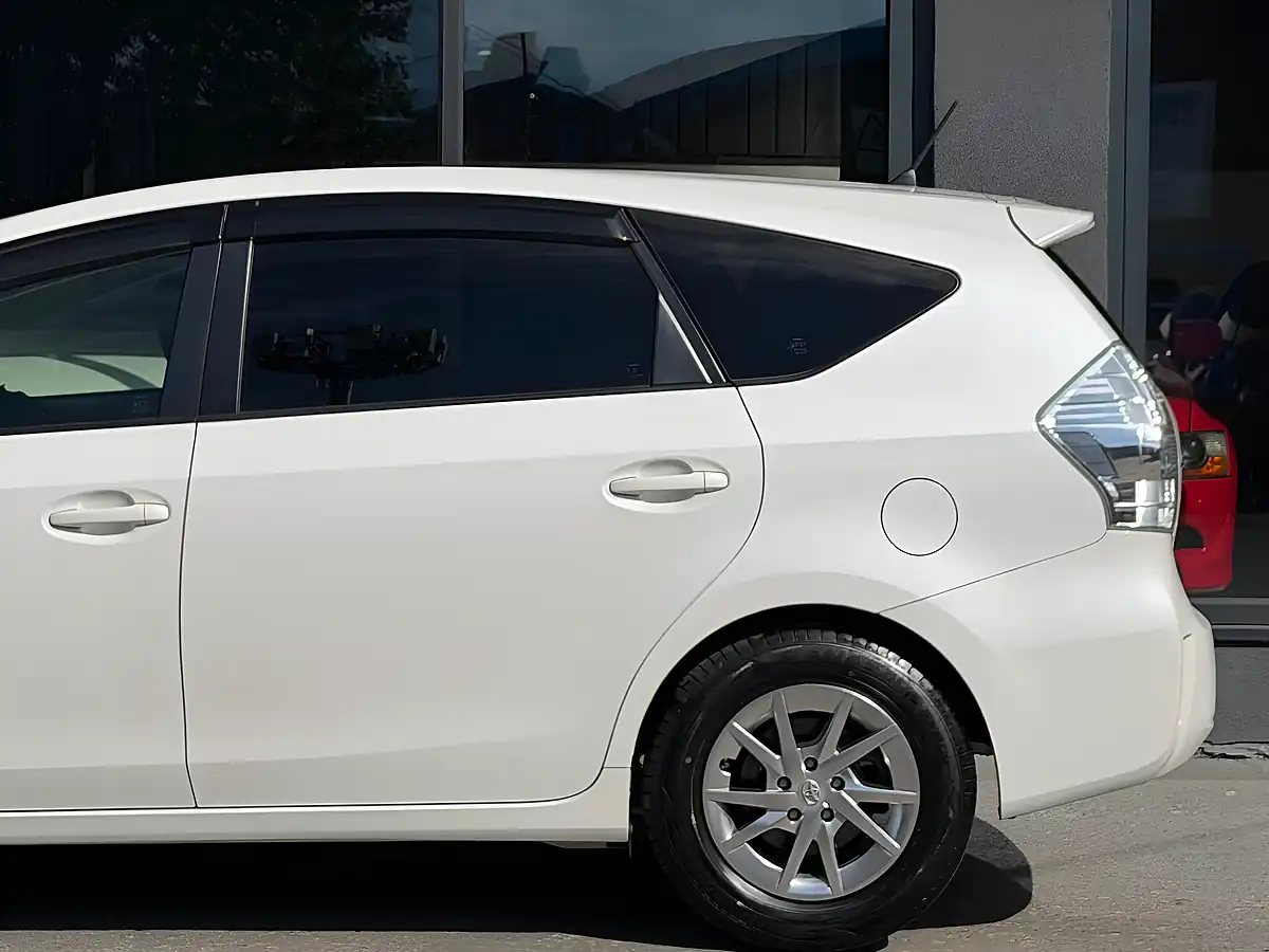 Used 2014 Toyota Prius+ Excel White - Interior and Exterior details 10