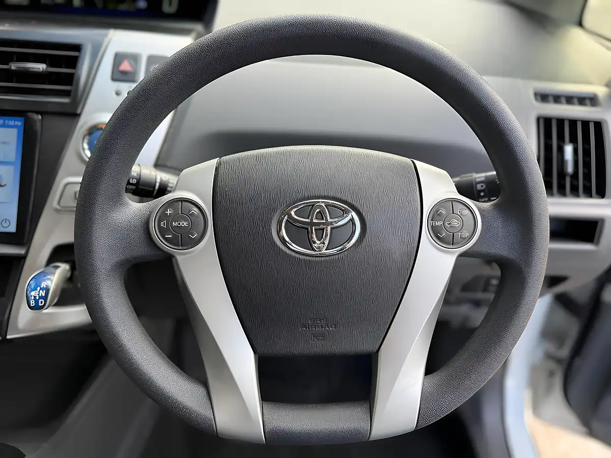 Used 2014 Toyota Prius+ Excel White - Interior and Exterior details 15