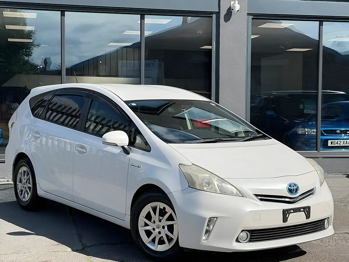 Used 2014 Toyota Prius+ Excel White - Interior and Exterior details 2