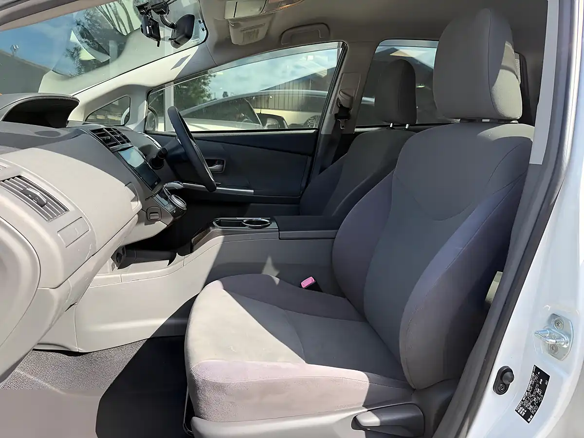 Used 2014 Toyota Prius+ Excel White - Interior and Exterior details 4