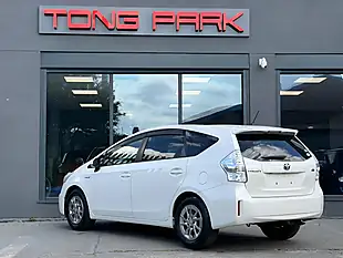 Used 2014 Toyota Prius+ Excel White - Interior and Exterior details 5