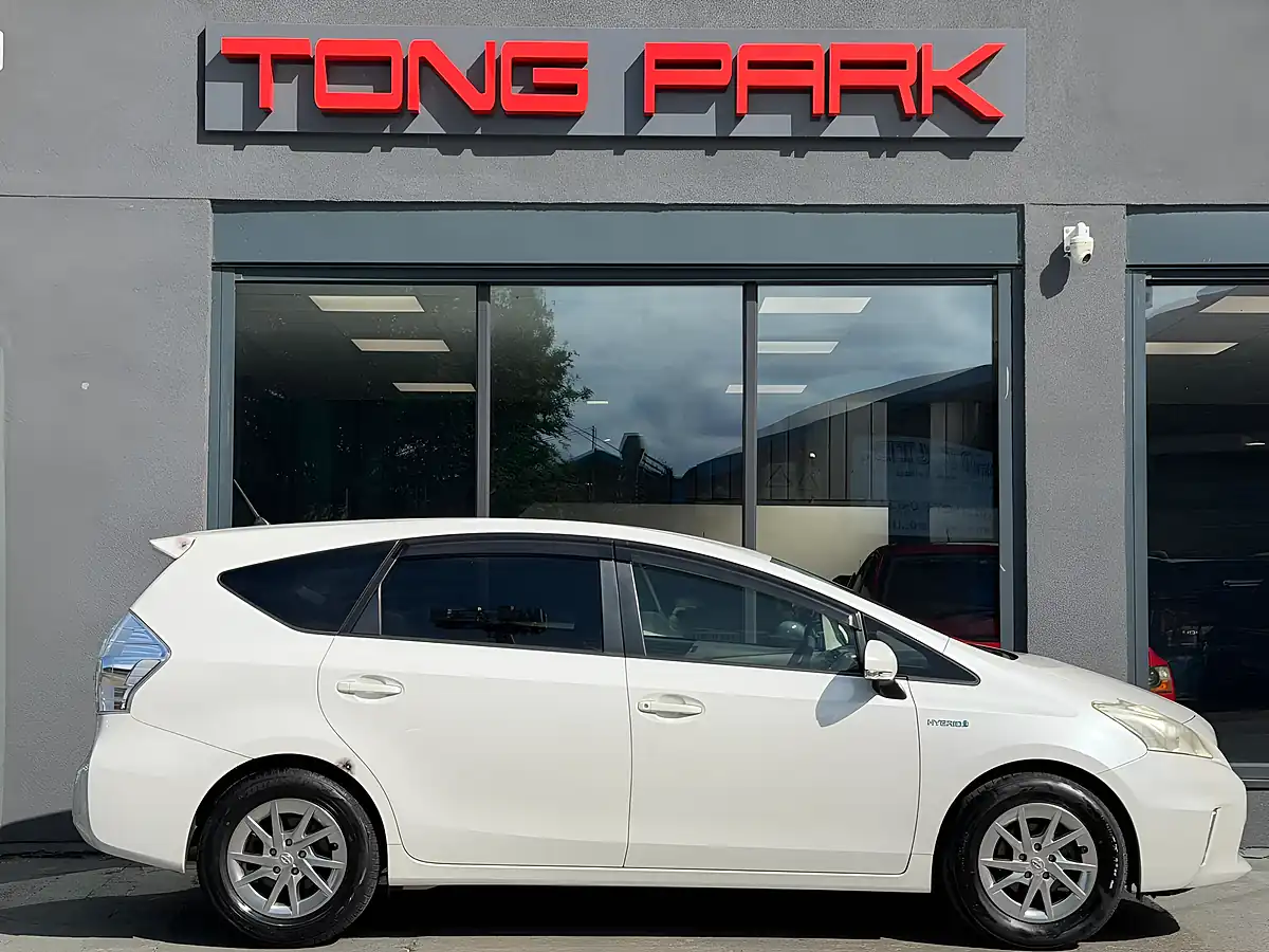 Used 2014 Toyota Prius+ Excel White - Interior and Exterior details 7