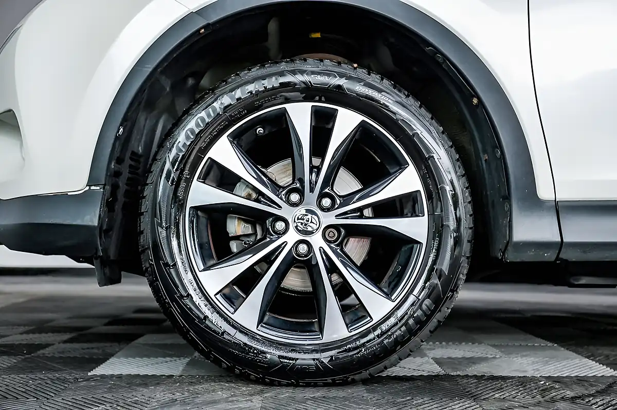 Used 2014 Toyota Rav4 Icon White - Interior and Exterior details 11