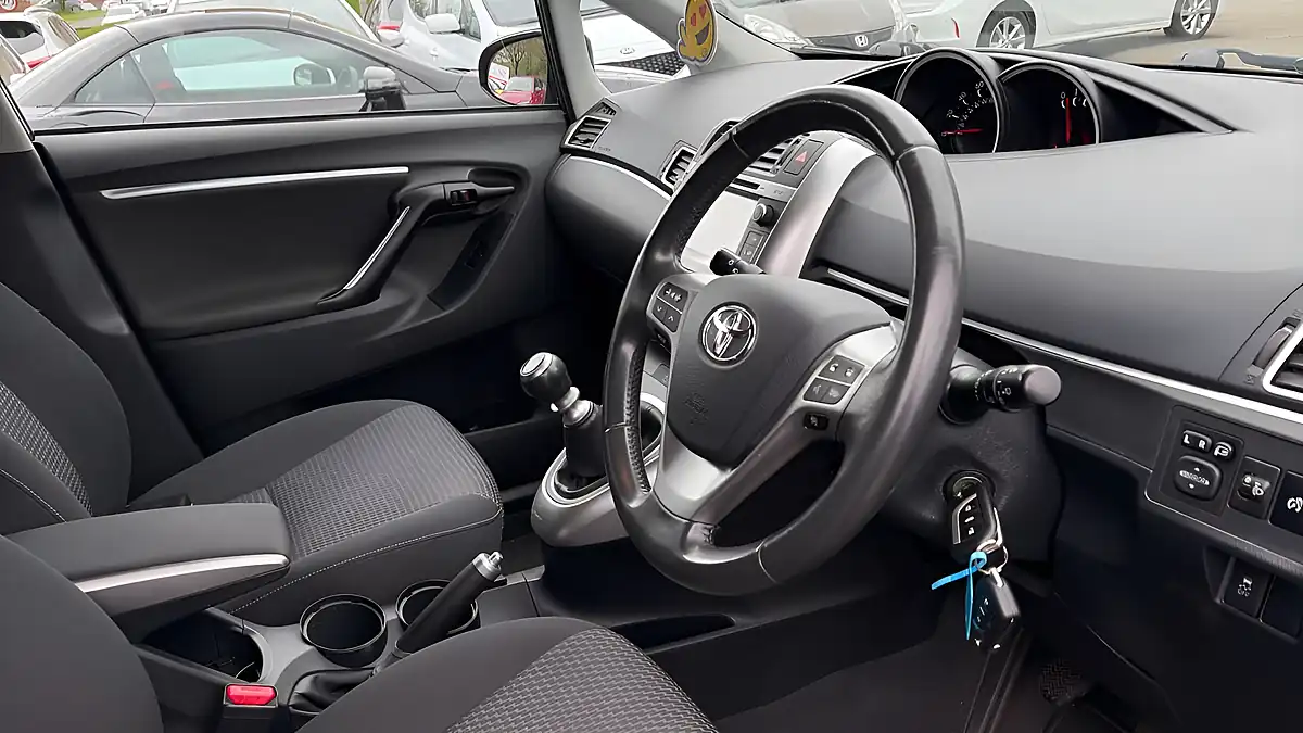 Used 2014 Toyota Verso Icon Grey - Interior and Exterior details 13