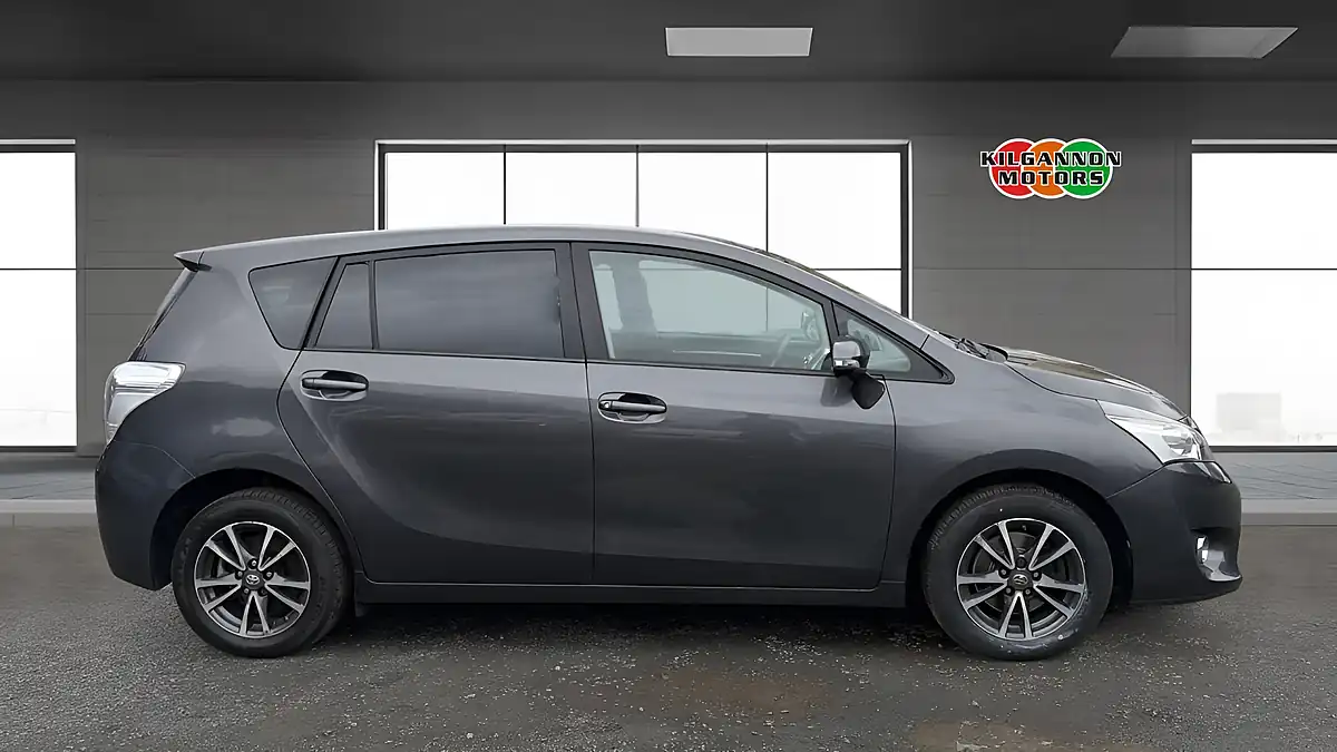 Used 2014 Toyota Verso Icon Grey - Interior and Exterior details 16