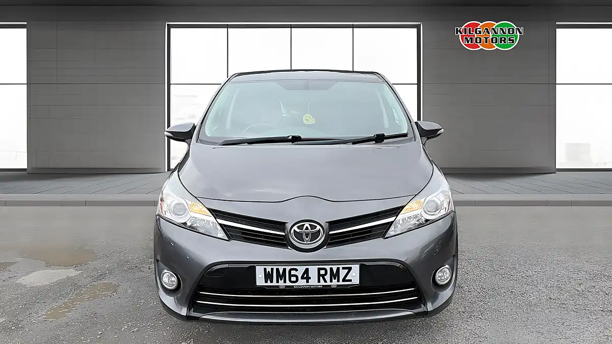 Used 2014 Toyota Verso Icon Grey - Interior and Exterior details 4