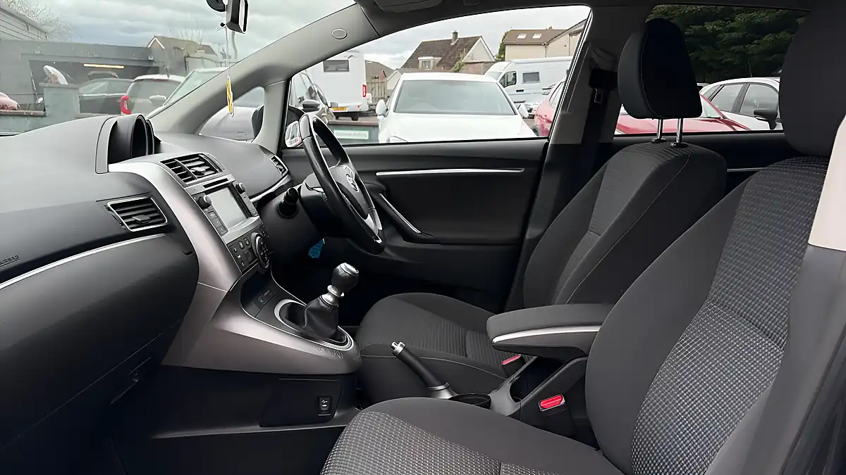 Used 2014 Toyota Verso Icon Grey - Interior and Exterior details 6