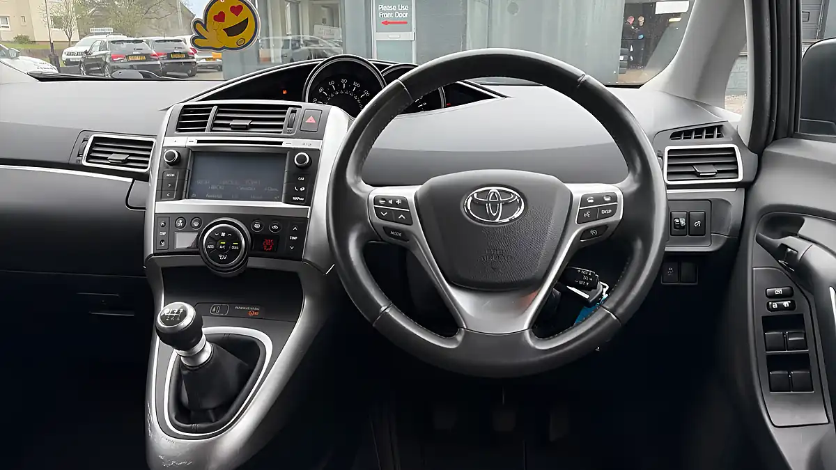 Used 2014 Toyota Verso Icon Grey - Interior and Exterior details 7