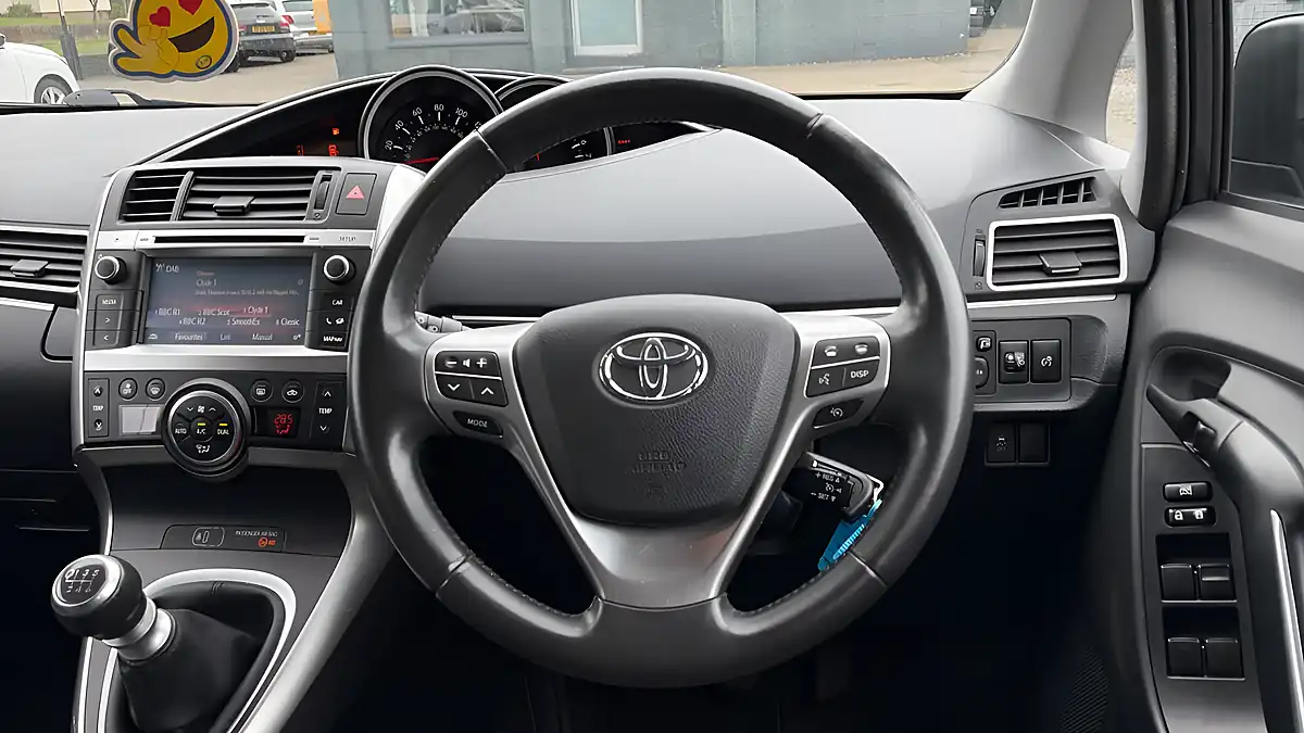 Used 2014 Toyota Verso Icon Grey - Interior and Exterior details 8