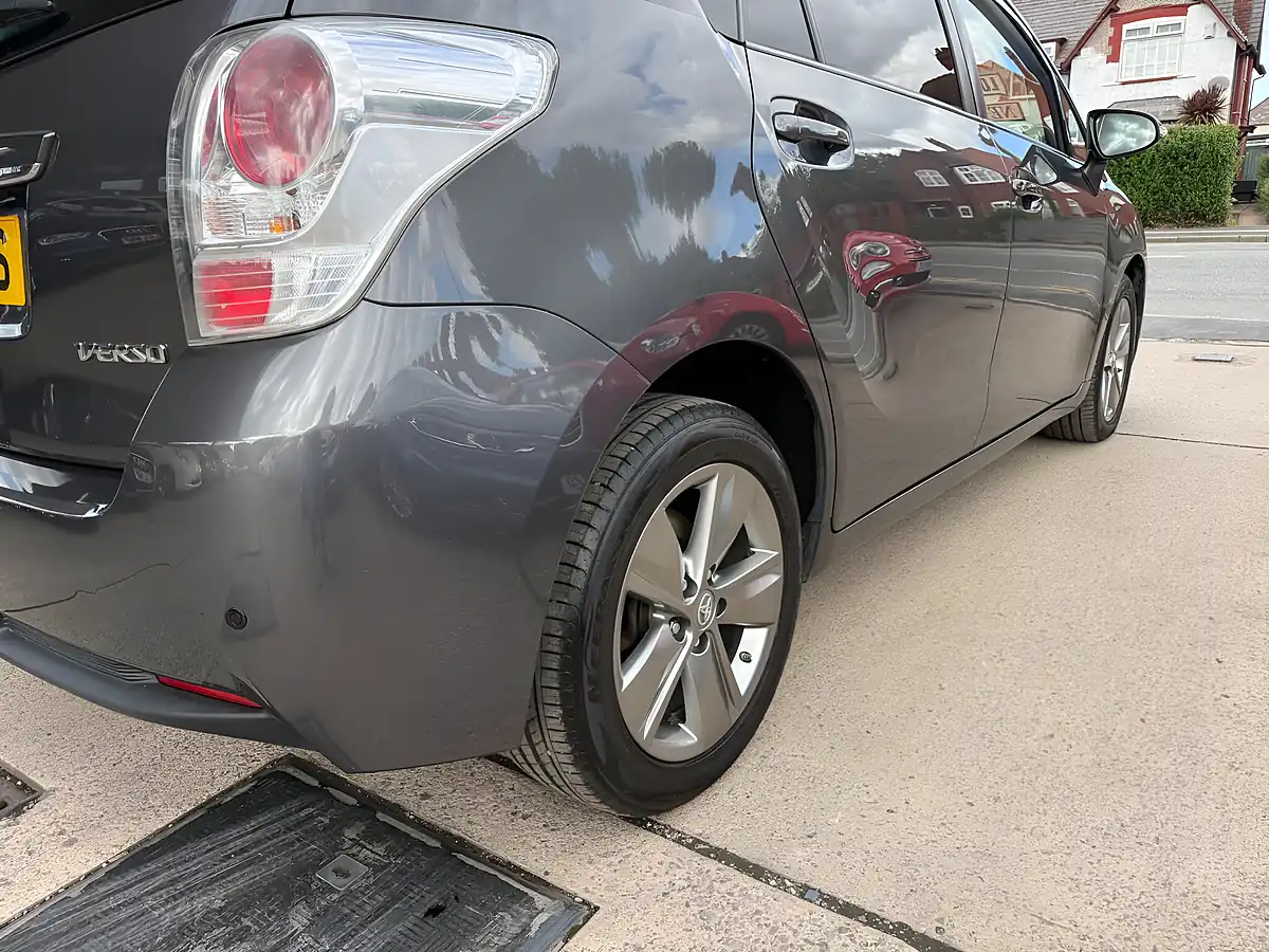 Used 2014 Toyota Verso Trend Grey - Interior and Exterior details 11