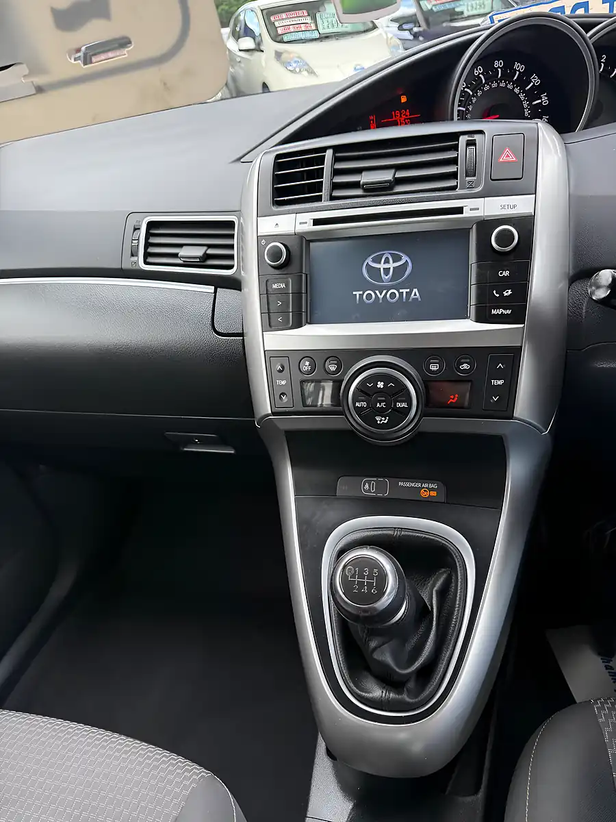 Used 2014 Toyota Verso Trend Grey - Interior and Exterior details 14