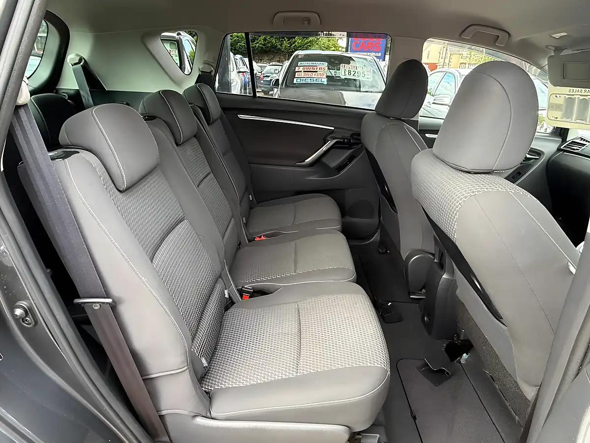 Used 2014 Toyota Verso Trend Grey - Interior and Exterior details 15