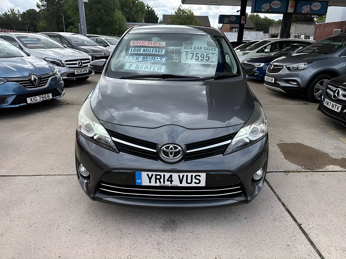 Used 2014 Toyota Verso Trend Grey - Interior and Exterior details 2