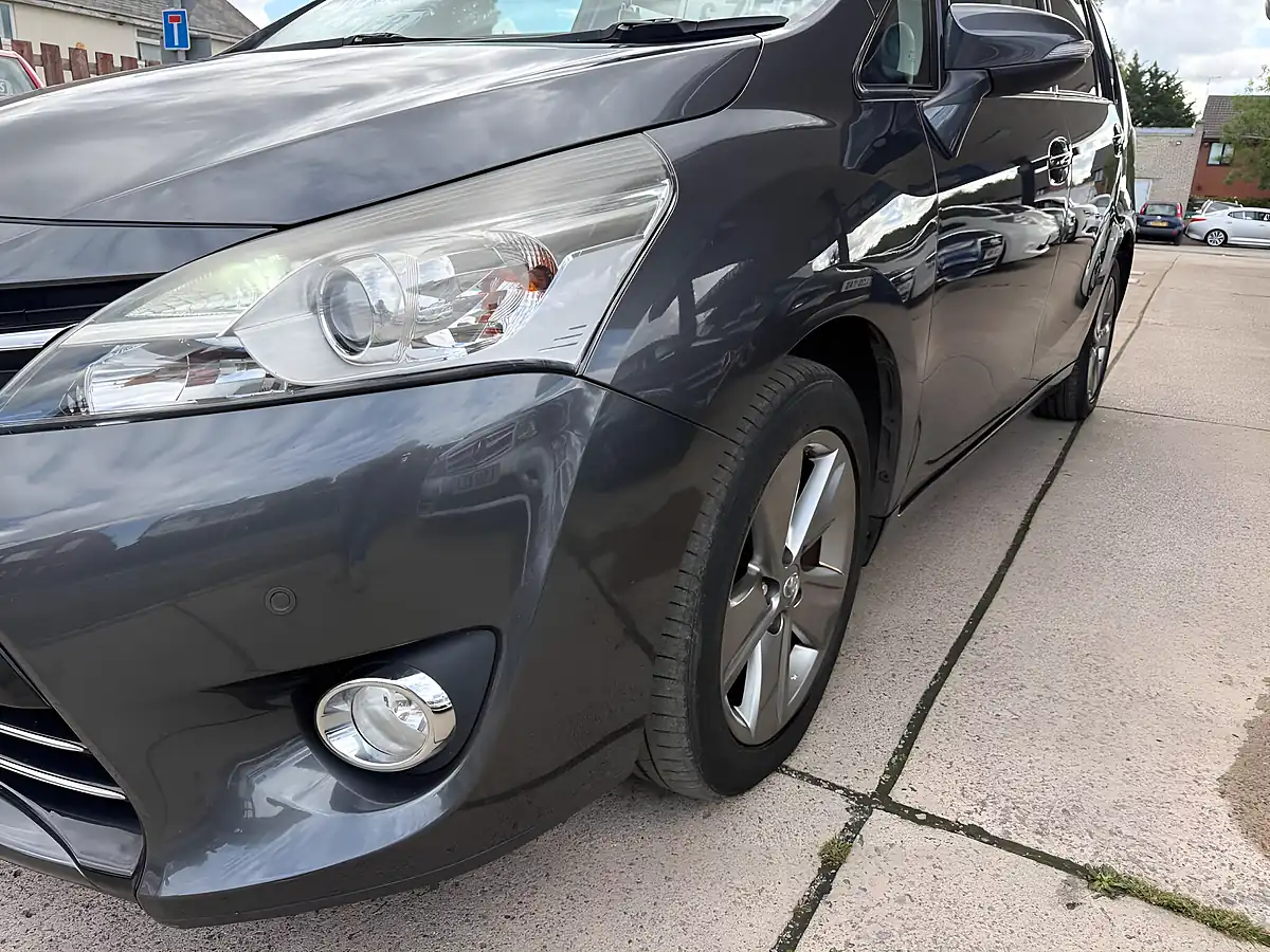 Used 2014 Toyota Verso Trend Grey - Interior and Exterior details 3