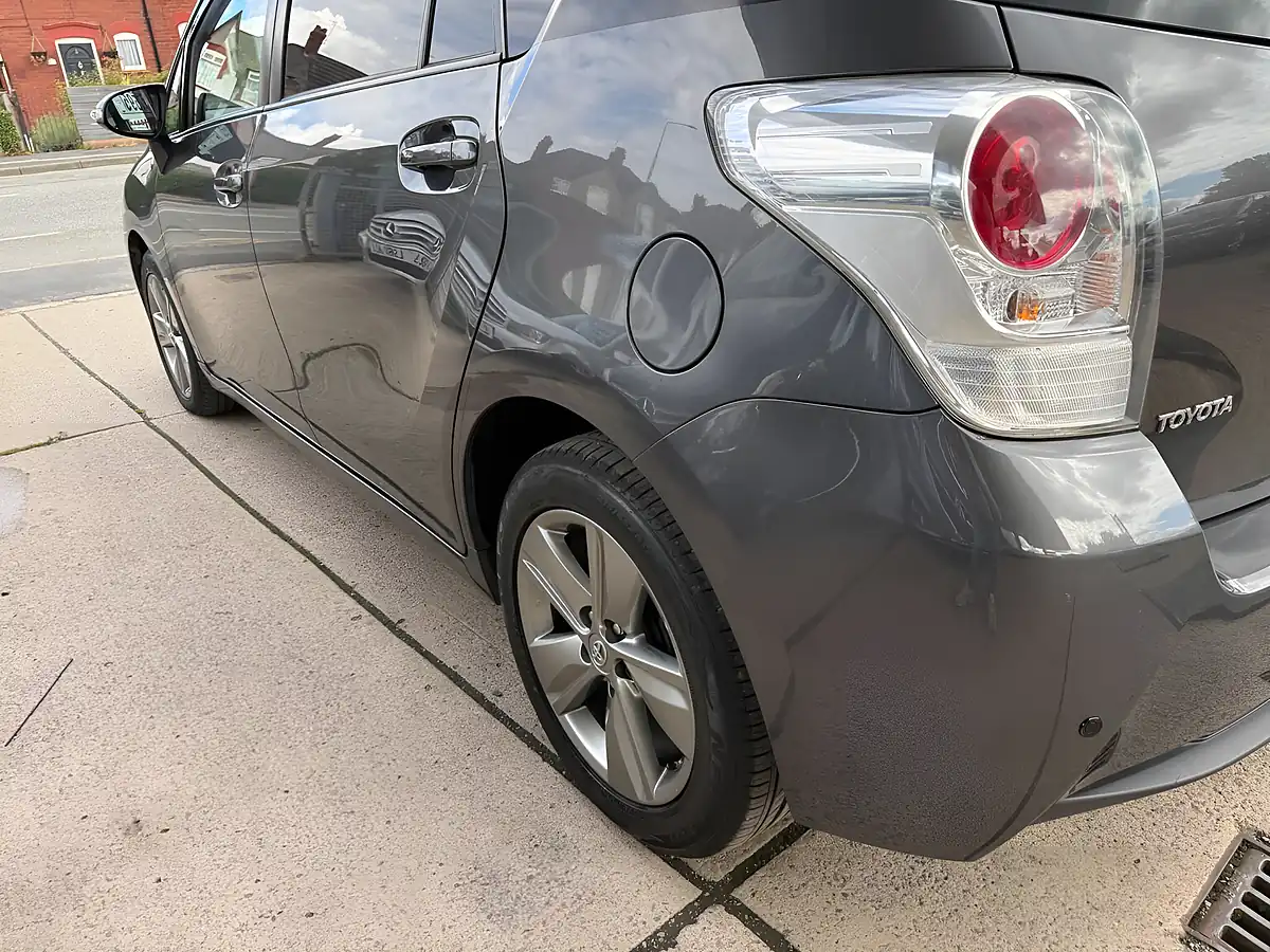 Used 2014 Toyota Verso Trend Grey - Interior and Exterior details 4
