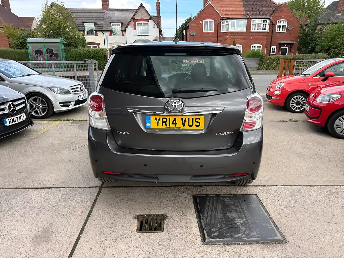 Used 2014 Toyota Verso Trend Grey - Interior and Exterior details 9