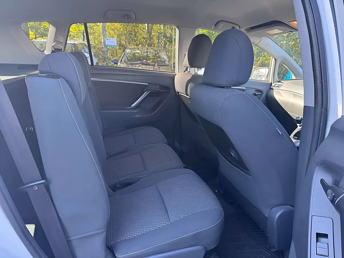 Used 2014 Toyota Verso Trend White - Interior and Exterior details 10