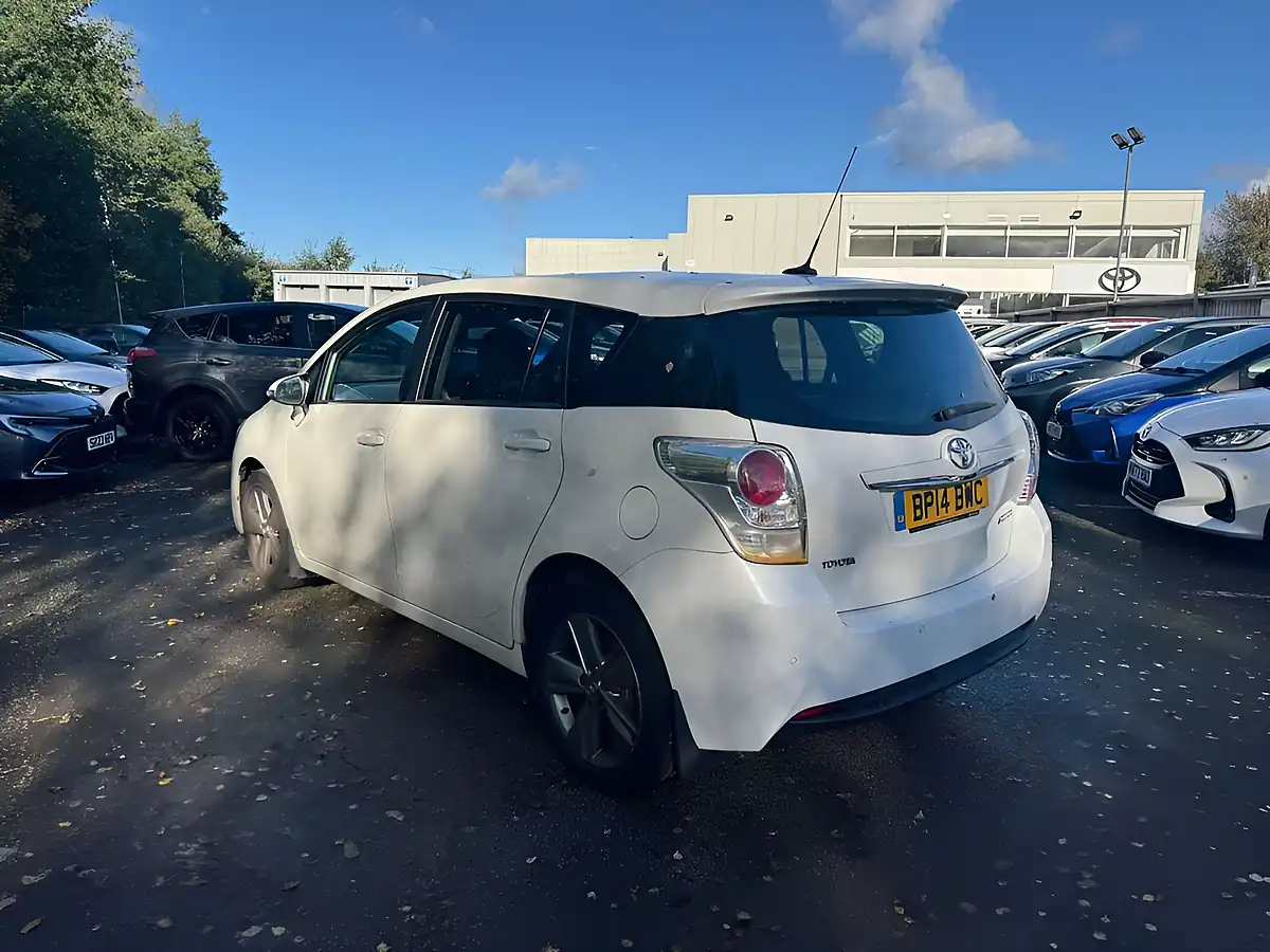 Used 2014 Toyota Verso Trend White - Interior and Exterior details 7