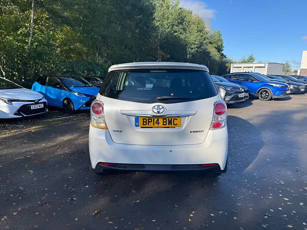 Used 2014 Toyota Verso Trend White - Interior and Exterior details 8