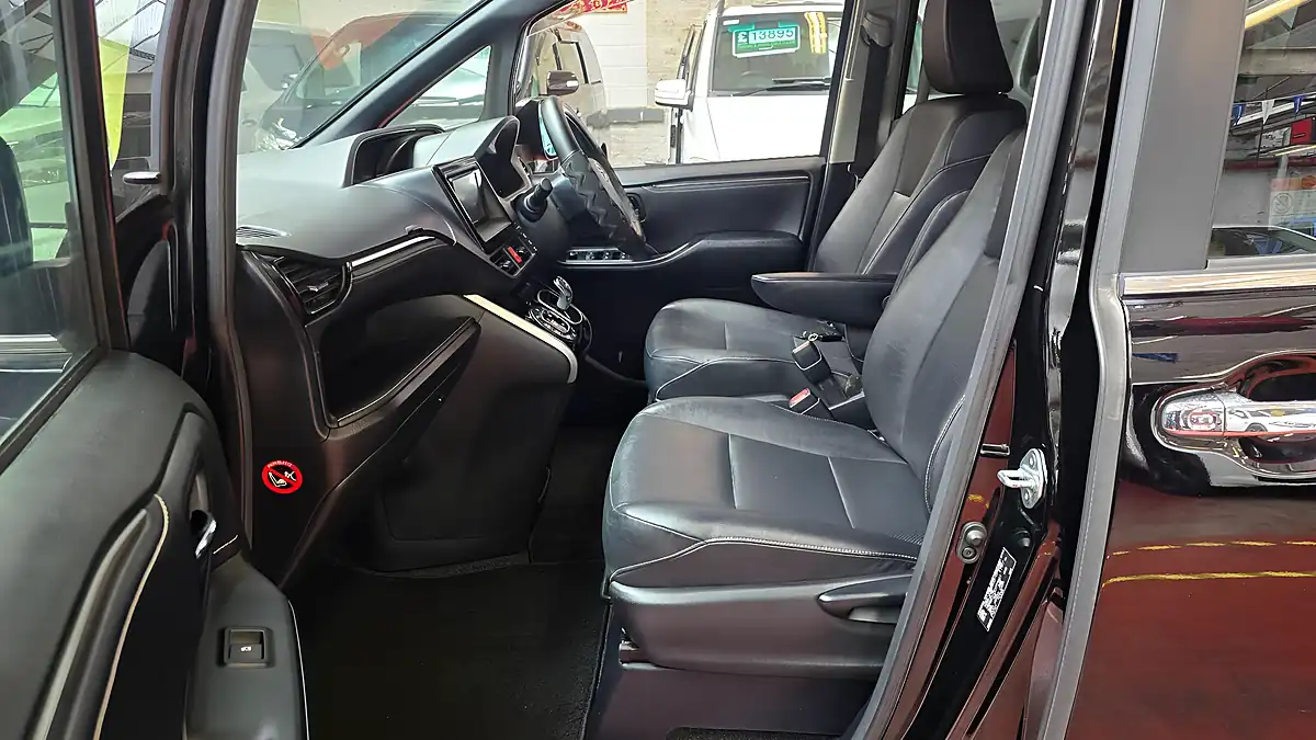 Used 2014 Toyota Voxy Esquire Black - Interior and Exterior details 10
