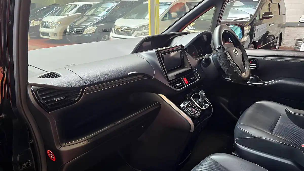 Used 2014 Toyota Voxy Esquire Black - Interior and Exterior details 14