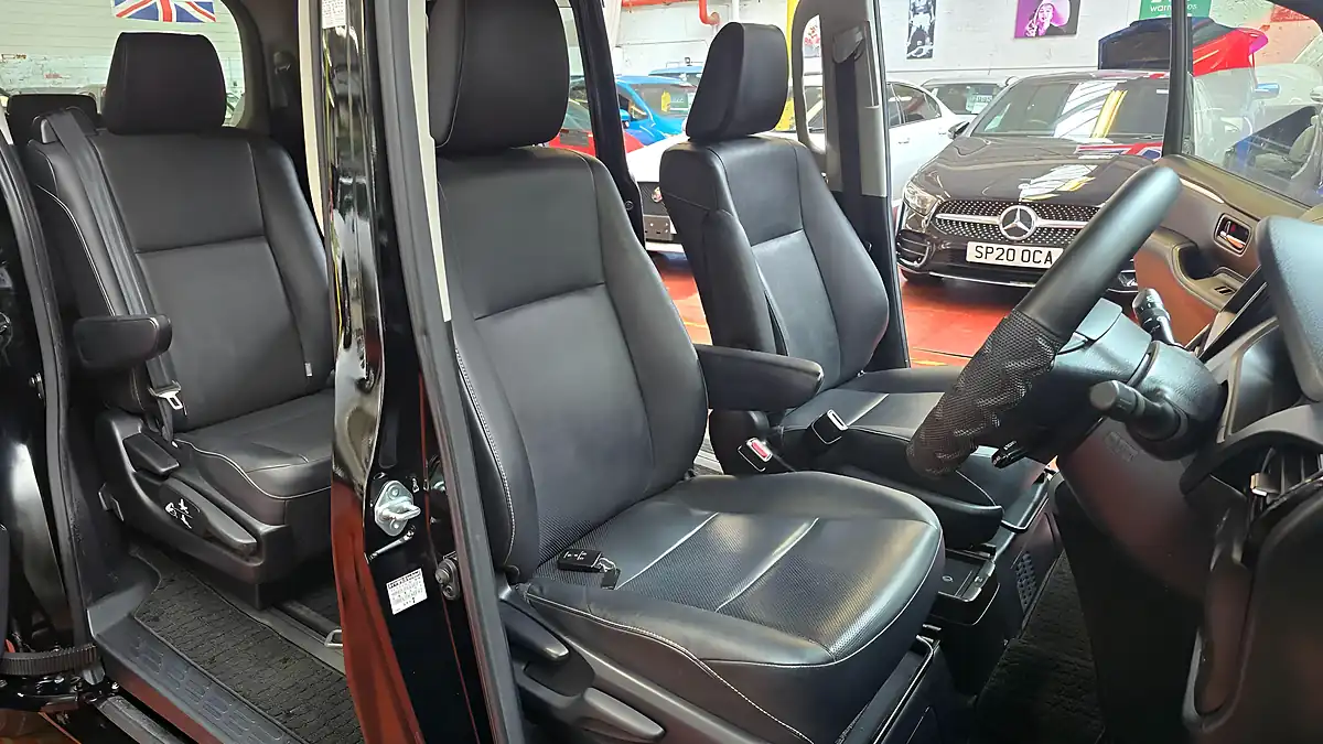 Used 2014 Toyota Voxy Esquire Black - Interior and Exterior details 4