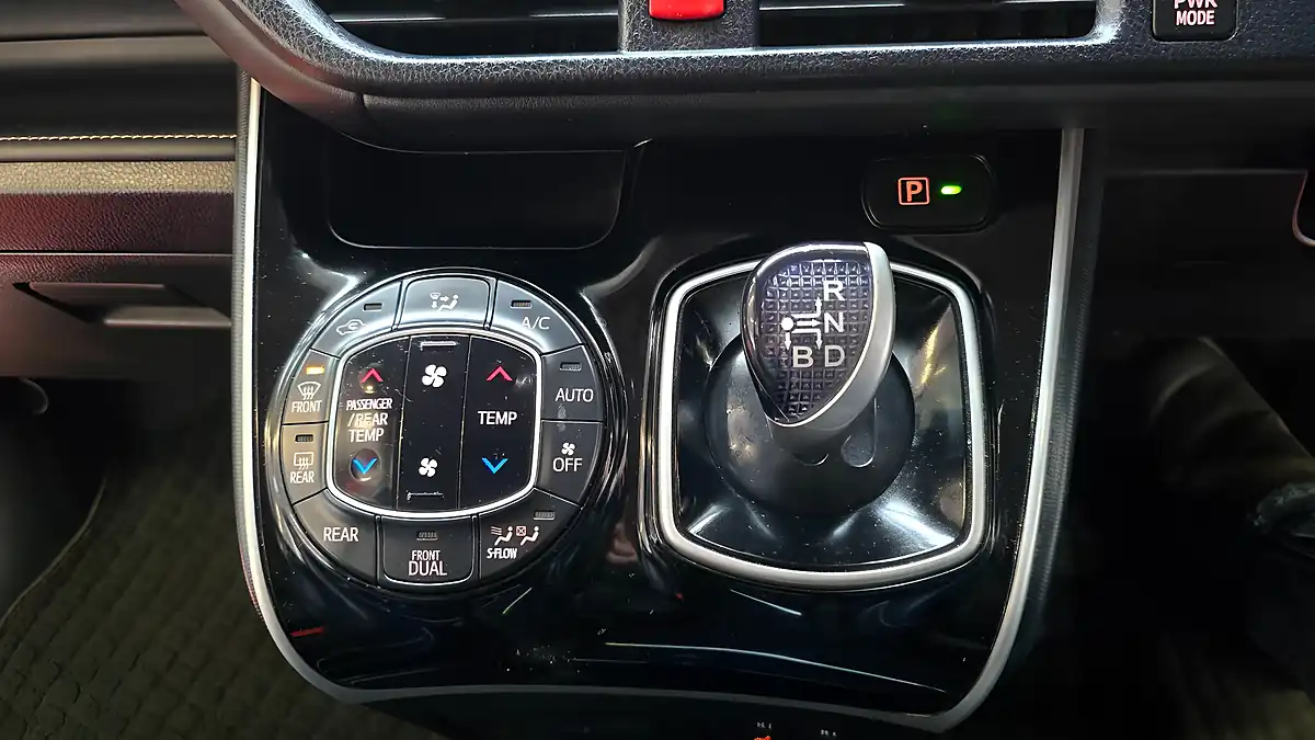 Used 2014 Toyota Voxy Esquire Black - Interior and Exterior details 7