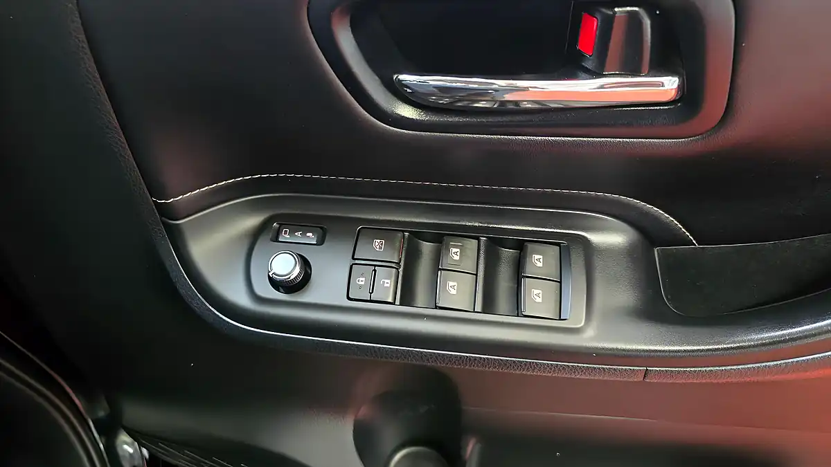 Used 2014 Toyota Voxy Esquire Black - Interior and Exterior details 9