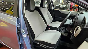 Used 2014 Toyota Yaris Blue - Interior and Exterior details 10