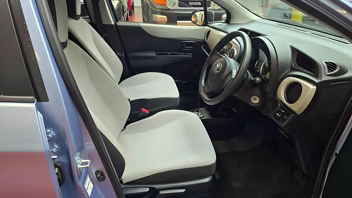 Used 2014 Toyota Yaris Blue - Interior and Exterior details 11