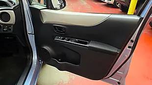 Used 2014 Toyota Yaris Blue - Interior and Exterior details 12