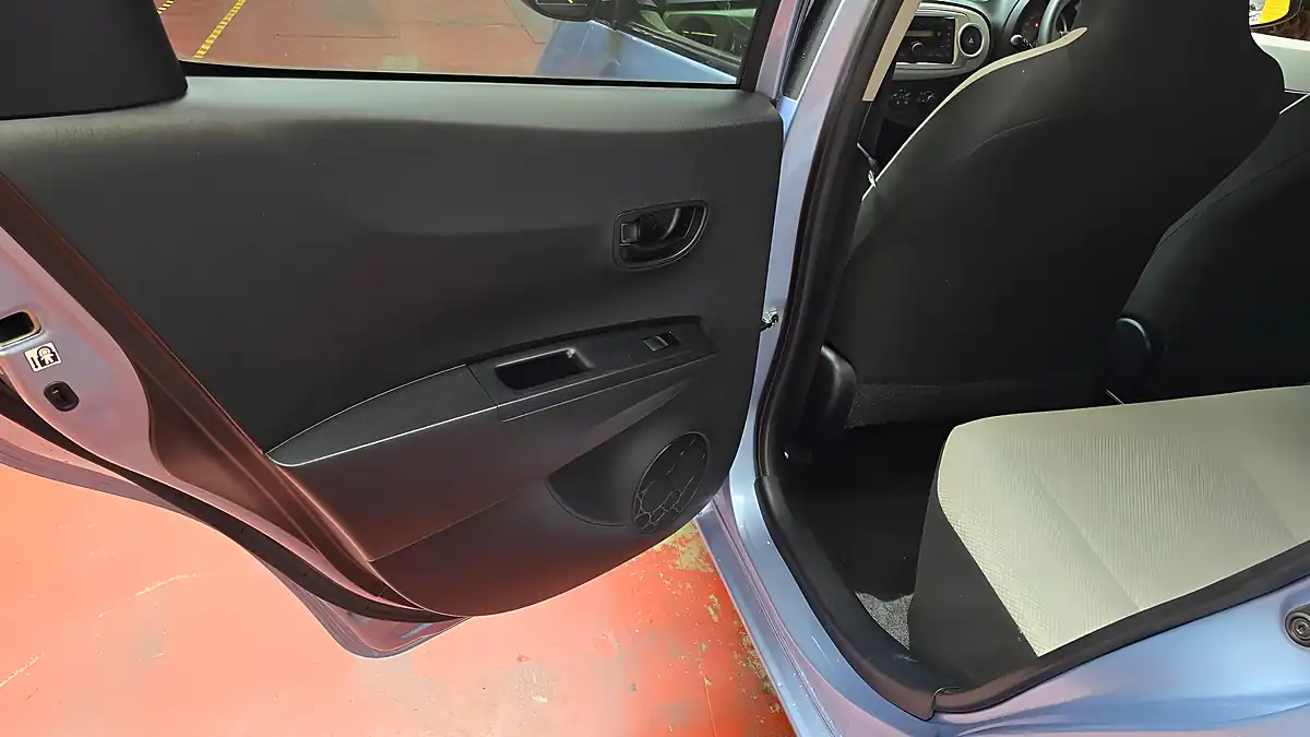 Used 2014 Toyota Yaris Blue - Interior and Exterior details 14